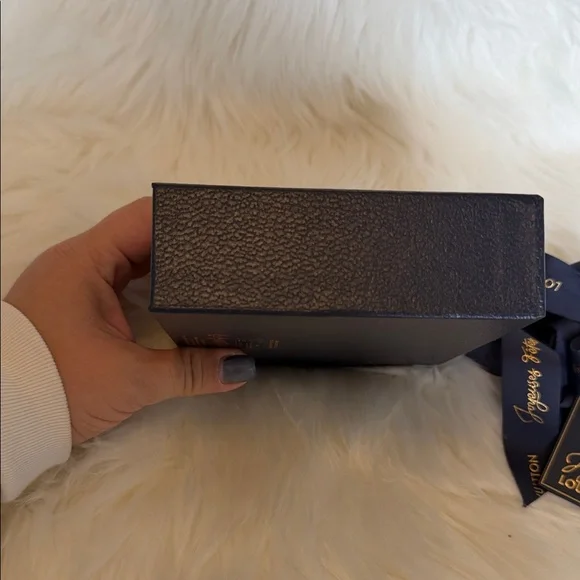 Louis Vuitton Blue and Gold Gift Box with Ribbon - Picture 7 of 13